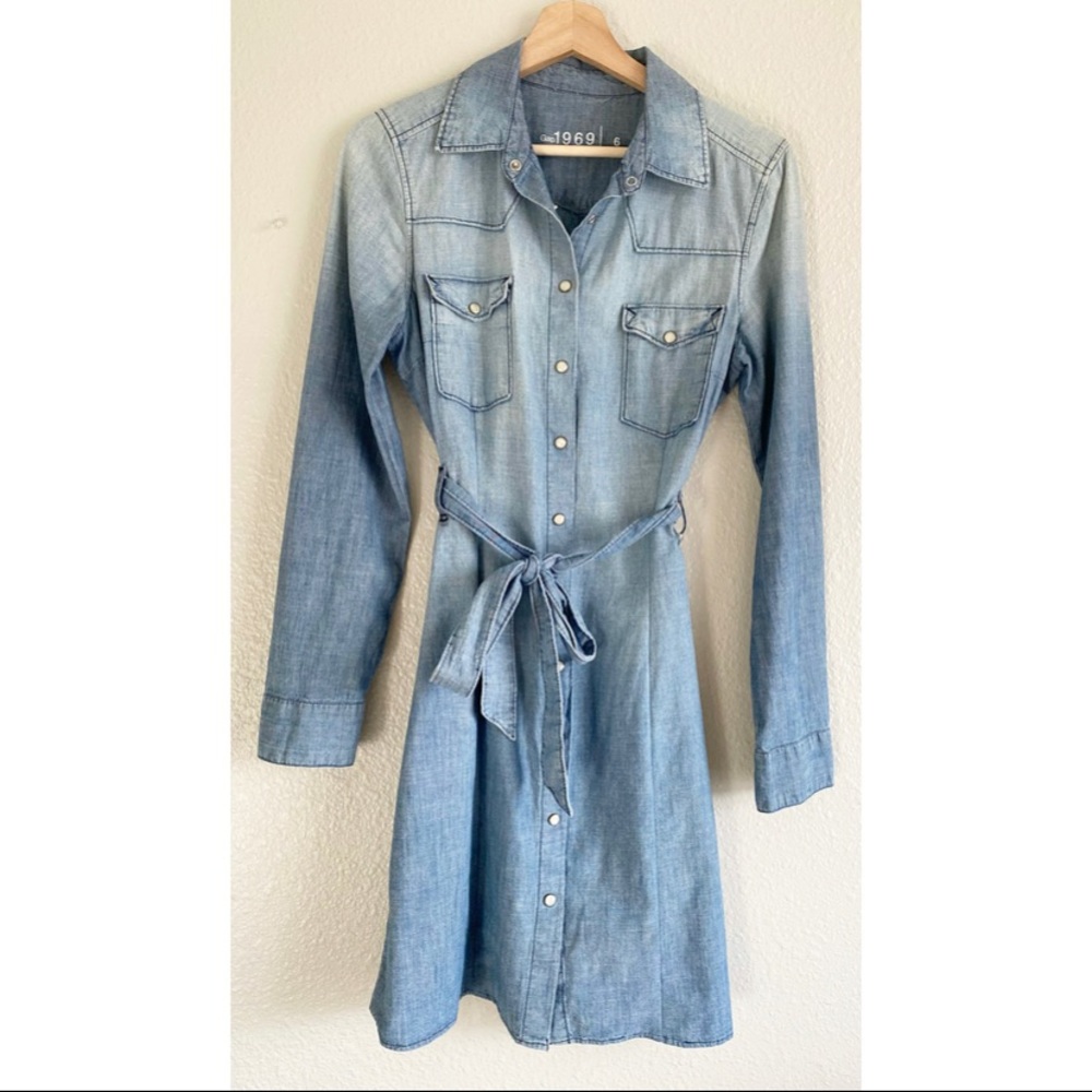 Gap Relaxed Denim Long Sleeve Belted Dress